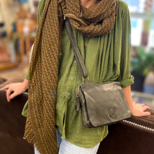 Charger l'image dans la galerie, Sac Double Zip Rabat Aimanté en Cuir Vert