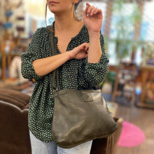 Charger l'image dans la galerie, Sac Bandoulière Zippé en Cuir Vert Lisse