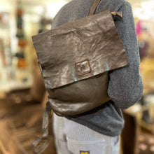 Charger l'image dans la galerie, Sac à Dos en Cuir Lavé Marron Foncé