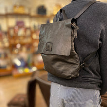 Charger l'image dans la galerie, Sac à Dos en Cuir Lavé Noir