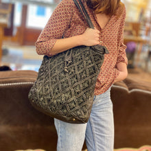 Charger l'image dans la galerie, "Tote Bag" en Cuir Tressé Kaki