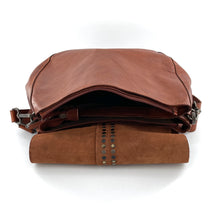 Charger l'image dans la galerie, Sac Bandoulière Rabat Clouté en Cuir Camel