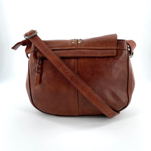 Charger l'image dans la galerie, Sac Bandoulière Rabat Clouté en Cuir Camel PM