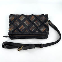Charger l'image dans la galerie, Pochette Bandoulière Zippée Cloutée Cuir Noir