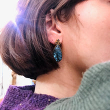 Load image into Gallery viewer, Boucles d'Oreilles SERVANE en Labradorite