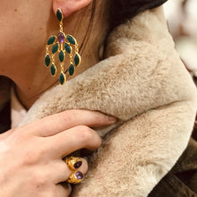 Load image into Gallery viewer, Longues Boucles d'Oreilles en Onyx Vert et Améthystes