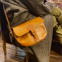 Charger l'image dans la galerie, Besace GARY en Cuir Camel