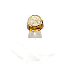 Load image into Gallery viewer, Bague Ronde en Plexiglas Tortoise et Résine Champagne Motif Statue Grecque
