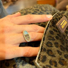 Load image into Gallery viewer, Bague IZY en Labradorite et Onyx Texturé