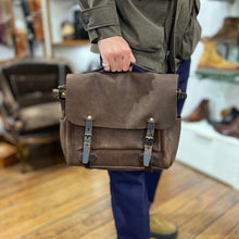 Load image into Gallery viewer, Sac POSTIER ÉCLAIR M en Cuir Café