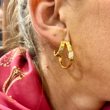 Load image into Gallery viewer, Créoles DONA en Nacre Blanche