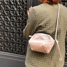 Charger l'image dans la galerie, Sac CUBE en Cuir Perforé Gris Perle