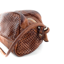 Charger l'image dans la galerie, Sac CUBE en Cuir Perforé Camel