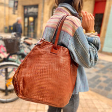 Charger l'image dans la galerie, Sac RE EDITION en Cuir Perforé Caramel