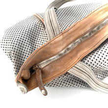 Charger l'image dans la galerie, Sac IN CITTA en Cuir Perforé Blanc Gris