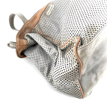 Charger l'image dans la galerie, Sac IN CITTA en Cuir Perforé Blanc Gris