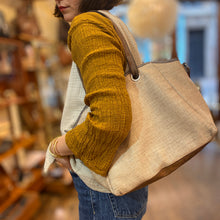 Charger l'image dans la galerie, Sac EVELYNE en Paille Enduite et Cuir Lavé Gris et Camel