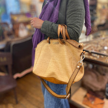 Charger l'image dans la galerie, Sac EVELYNE en Paille Enduite et Cuir Lavé Camel
