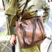 Charger l'image dans la galerie, Sac WINGS en Cuir Muddy Stone