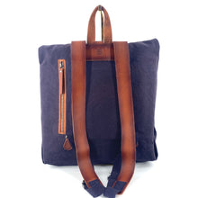 Charger l'image dans la galerie, Sac à Dos en Toile Marine et Cuir Camel