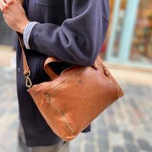 Charger l'image dans la galerie, Cartable Petit Format en Cuir Lavé Camel