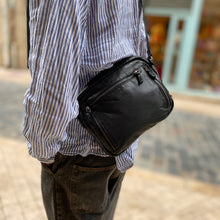 Charger l'image dans la galerie, Petit Sac Bandoulière en Cuir Lavé Noir