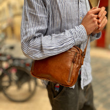 Charger l'image dans la galerie, Petit Sac Bandoulière en Cuir Lavé Camel