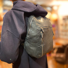 Charger l'image dans la galerie, Sac à Dos en Cuir Lavé Noir