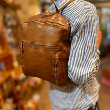 Charger l'image dans la galerie, Sac à Dos en Cuir Lavé Camel