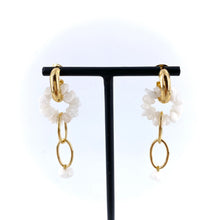 Load image into Gallery viewer, Boucles d'Oreilles YVETTE GM en Plaqué Or et Agathe Blanche