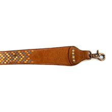 Charger l'image dans la galerie, Petit Sac en Cuir Ocre et Clous Plats Bicolores