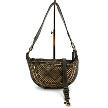 Charger l'image dans la galerie, Sac Banane en Cuir Kaki et Clous Plats Bicolores