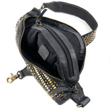 Charger l'image dans la galerie, Sac Banane en Cuir Noir et Clous Plats Bicolores