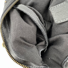 Charger l'image dans la galerie, Sac Banane en Cuir Noir et Clous Plats Bicolores