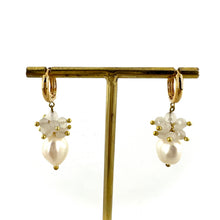 Load image into Gallery viewer, Créoles Médium ACAPULCO en Perle de Rivière et Agate Blanche