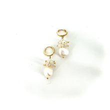 Load image into Gallery viewer, Créoles Médium ACAPULCO en Perle de Rivière et Agate Blanche