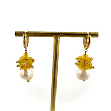 Load image into Gallery viewer, Créoles Médium ACAPULCO en Perle de Rivière et Agate Jaune