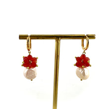 Load image into Gallery viewer, Créoles Médium ACAPULCO en Perle de Rivière et Agate Corail