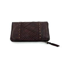 Charger l'image dans la galerie, Portefeuille Patchwork de Cuir Marron Foncé et Clous Dorés