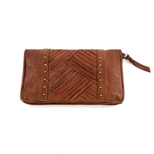 Charger l'image dans la galerie, Portefeuille Patchwork de Cuir Camel et Clous Dorés