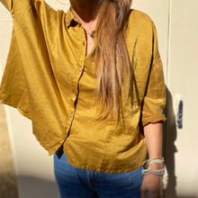 Load image into Gallery viewer, Blouse DOLCE en Soie et Coton Couleur Cognac