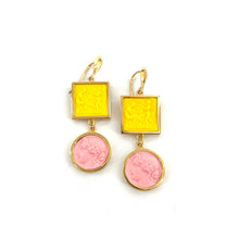 Load image into Gallery viewer, Boucles d'Oreilles en Plaqué Or et Résine Jaune et Rose