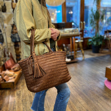 Charger l'image dans la galerie, Élégant Cabas Tressé en Cuir Camel