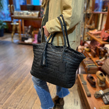 Charger l'image dans la galerie, Élégant Cabas Tressé en Cuir Noir