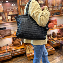 Charger l'image dans la galerie, Élégant Cabas Tressé en Cuir Noir