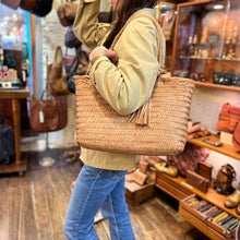 Charger l'image dans la galerie, Élégant Cabas Tressé en Cuir Beige