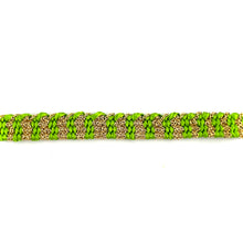 Load image into Gallery viewer, Bracelet Tissé en Fil de Satin Vert et Chaine en Plaqué Or