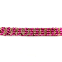 Load image into Gallery viewer, Bracelet Tissé en Fil de Satin Fuschia et Chaine en Plaqué Or