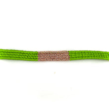 Load image into Gallery viewer, Bracelet Gourmette Tissé en Fil de Satin Vert et Chaine en Plaqué Or