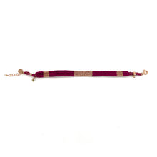 Load image into Gallery viewer, Bracelet Gourmette Tissé en Fil de Satin Fuschia et Chaine en Plaqué Or